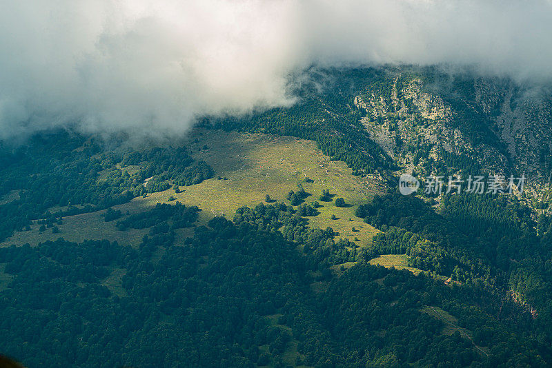 Babin zub - Stara planina，塞尔维亚。Babin zub是塞尔维亚东南部Stara Planina山脉的一座山峰。